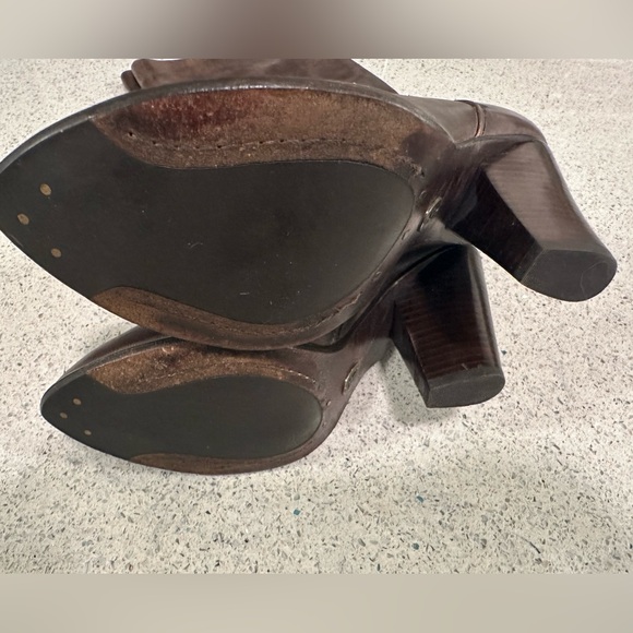 Frye Betty Inside Zip Dark Brown Heeled Boots - Picture 15 of 16